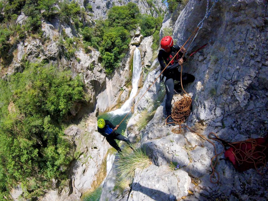Canyoning di Sungai Cetina di Kroasia
