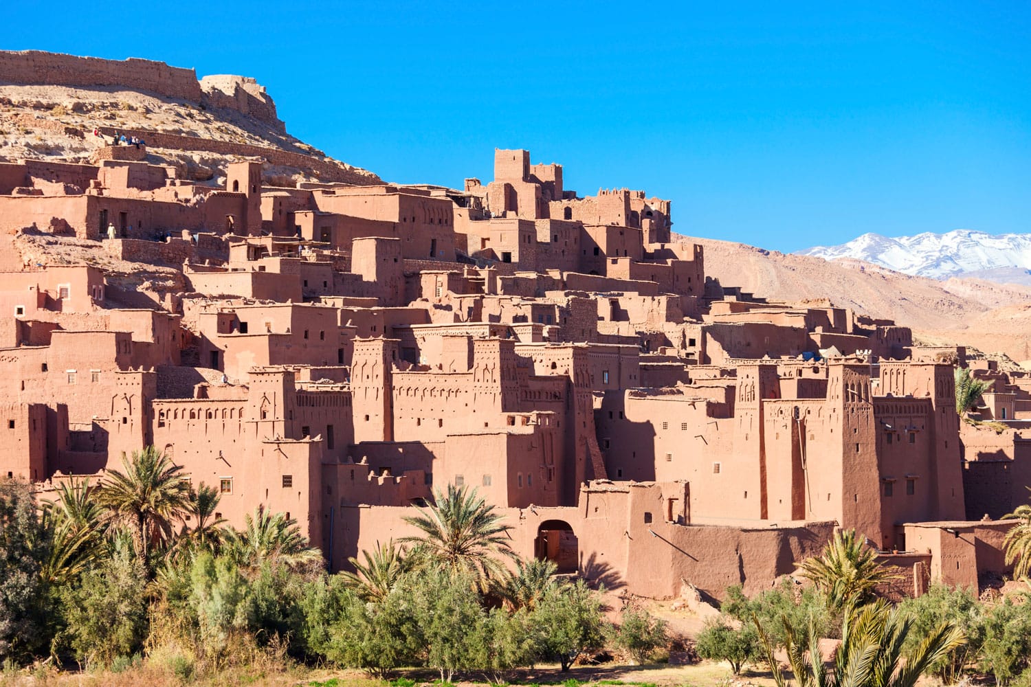 Ait Ben Haddou (atau Ait Benhaddou) adalah kota berbenteng di sepanjang bekas rute kafilah antara Sahara dan Marrakech di Maroko