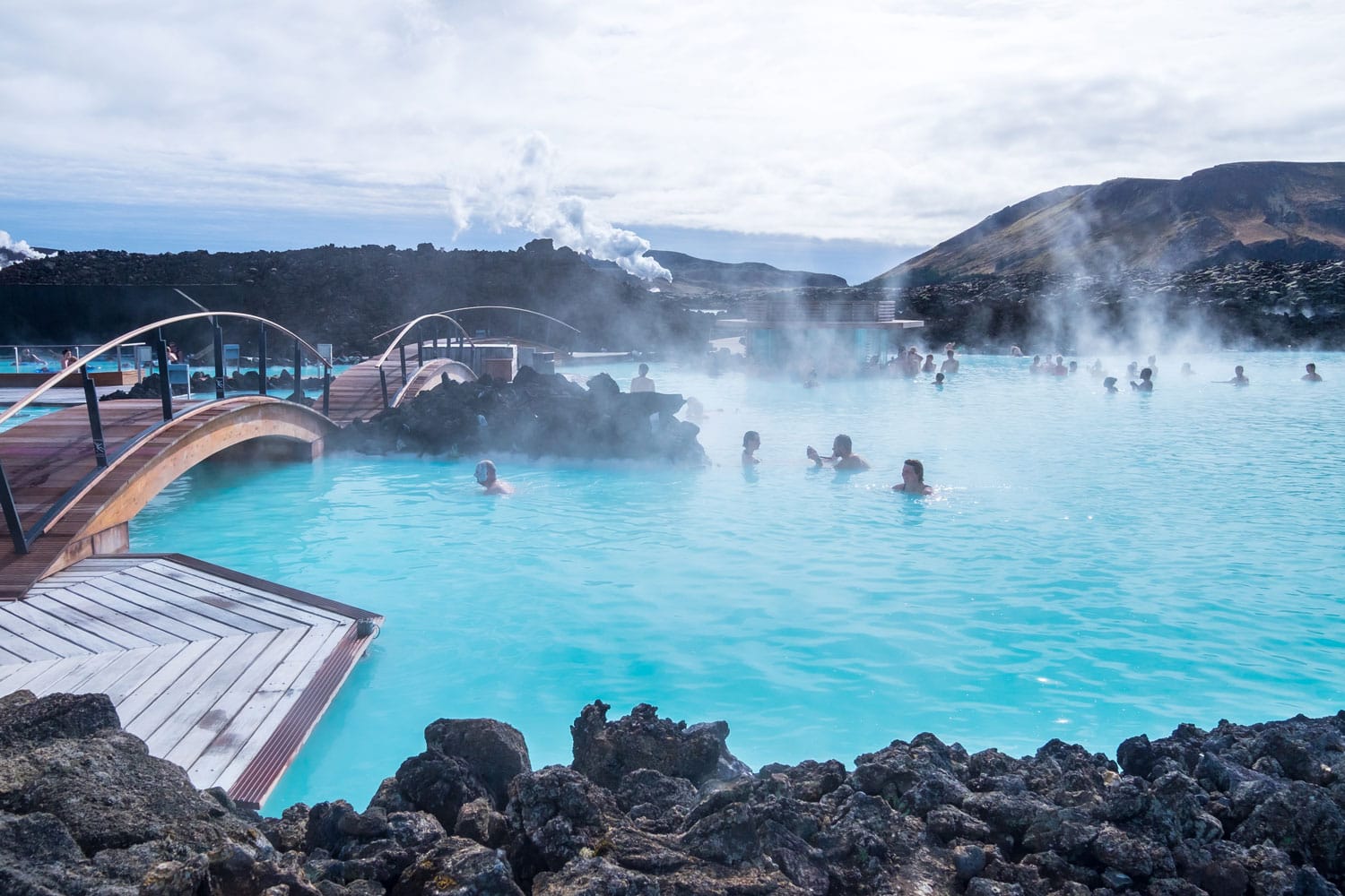 Spa geotermal Blue Lagoon adalah salah satu atraksi yang paling banyak dikunjungi di Islandia