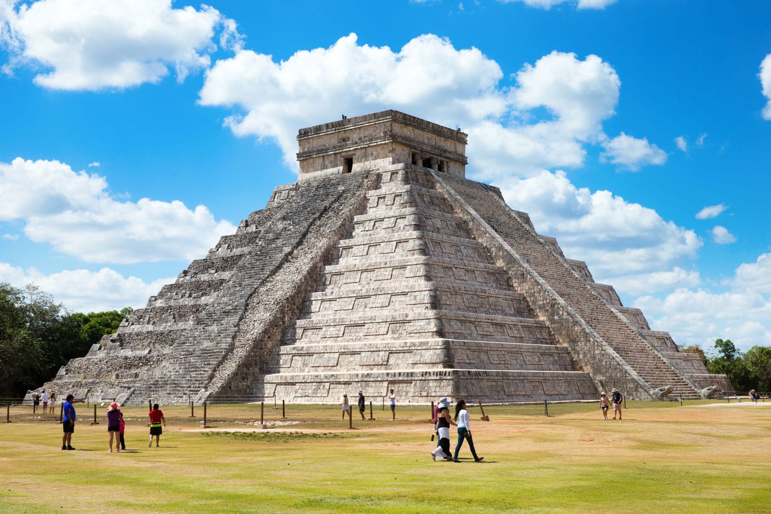 Pirámide de Kukulkán en el sitio de Chichén Itzá, México