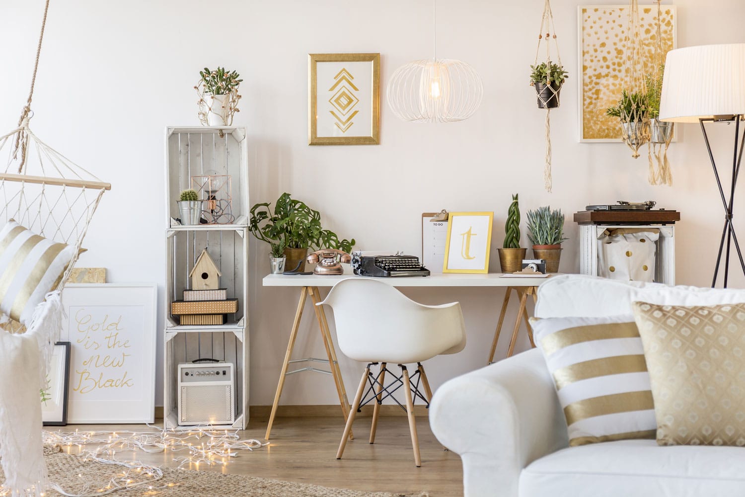 Apartment decorated in white and gold furniture