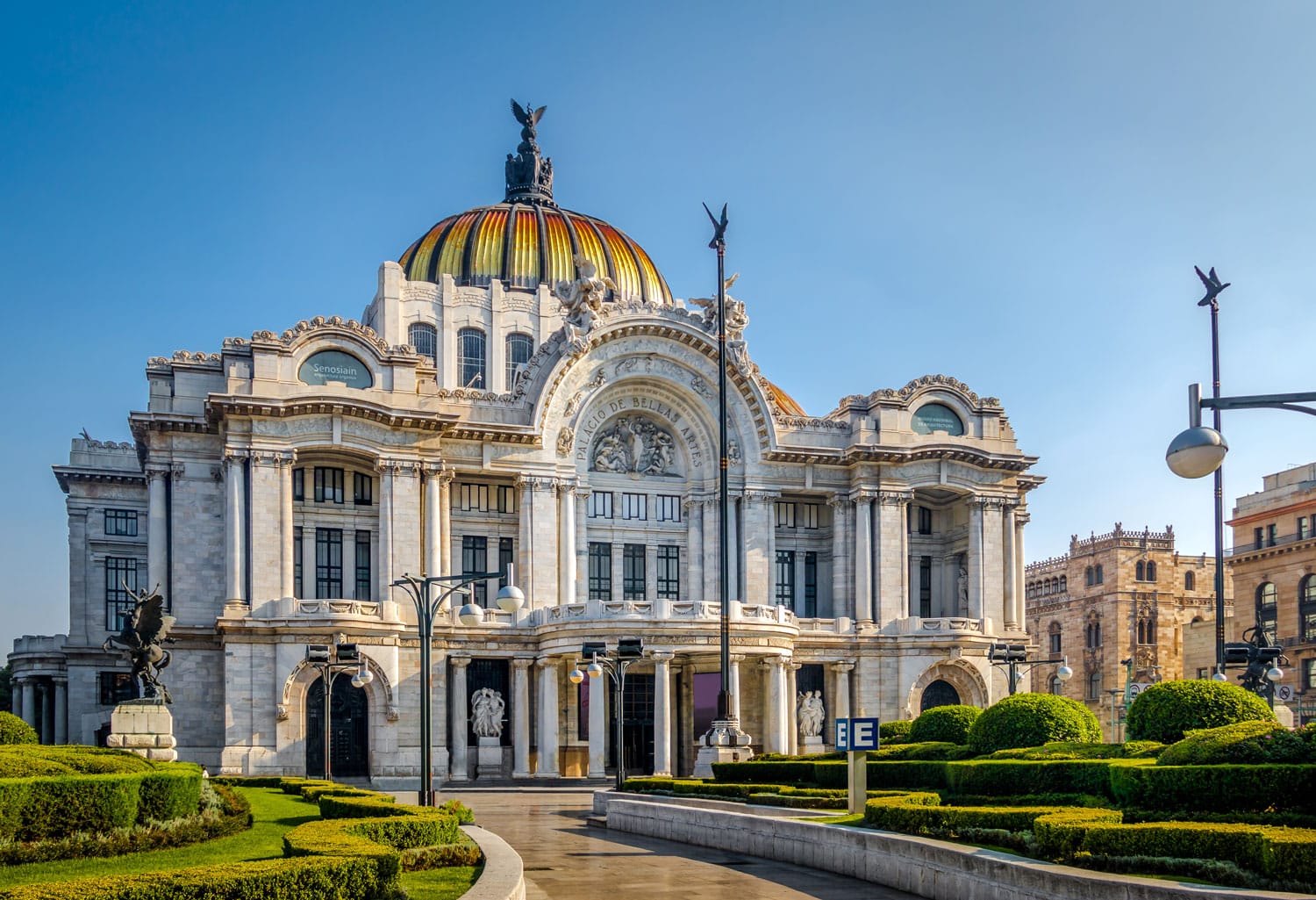 Palacio de Bellas Artes (Istana Seni Rupa) - Mexico City, Meksiko