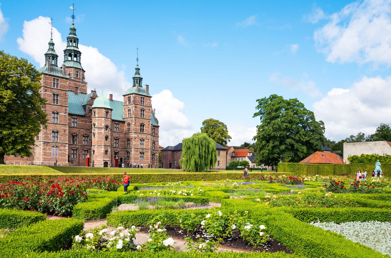 Kastil Rosenborg dilihat dari taman Raja di Kopenhagen, Denmark