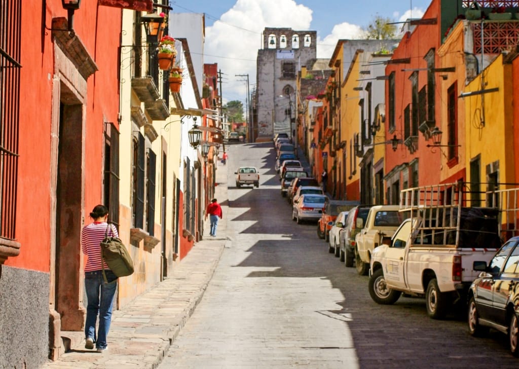 Street in San Miguel de Allendein San Miguel de Allende, Mexico. This town has well-preserved historic center with buildings from the 17th and 18th.