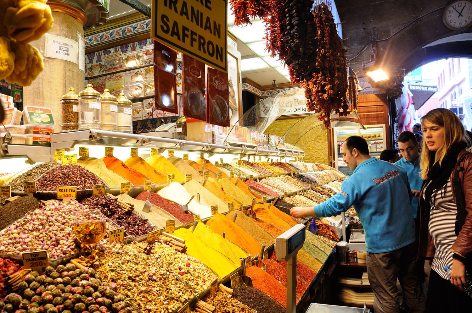 Di dalam Grand Bazaar di Istanbul, Turki