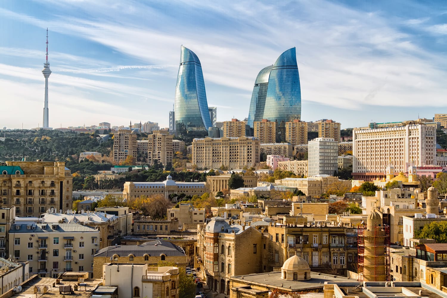 Pemandangan panorama Baku - ibu kota Azerbaijan yang terletak di tepi pantai Caspian See.