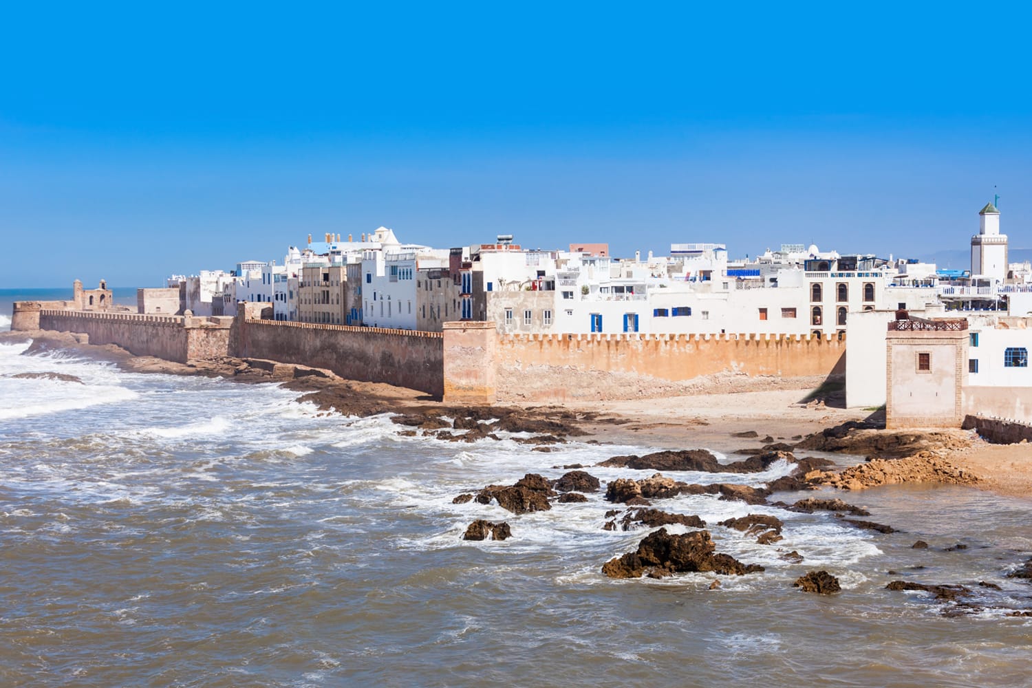 Essaouira Ramparts pemandangan panorama udara di Essaouira, Maroko.  Essaouira adalah sebuah kota di wilayah Maroko barat di pantai Atlantik.