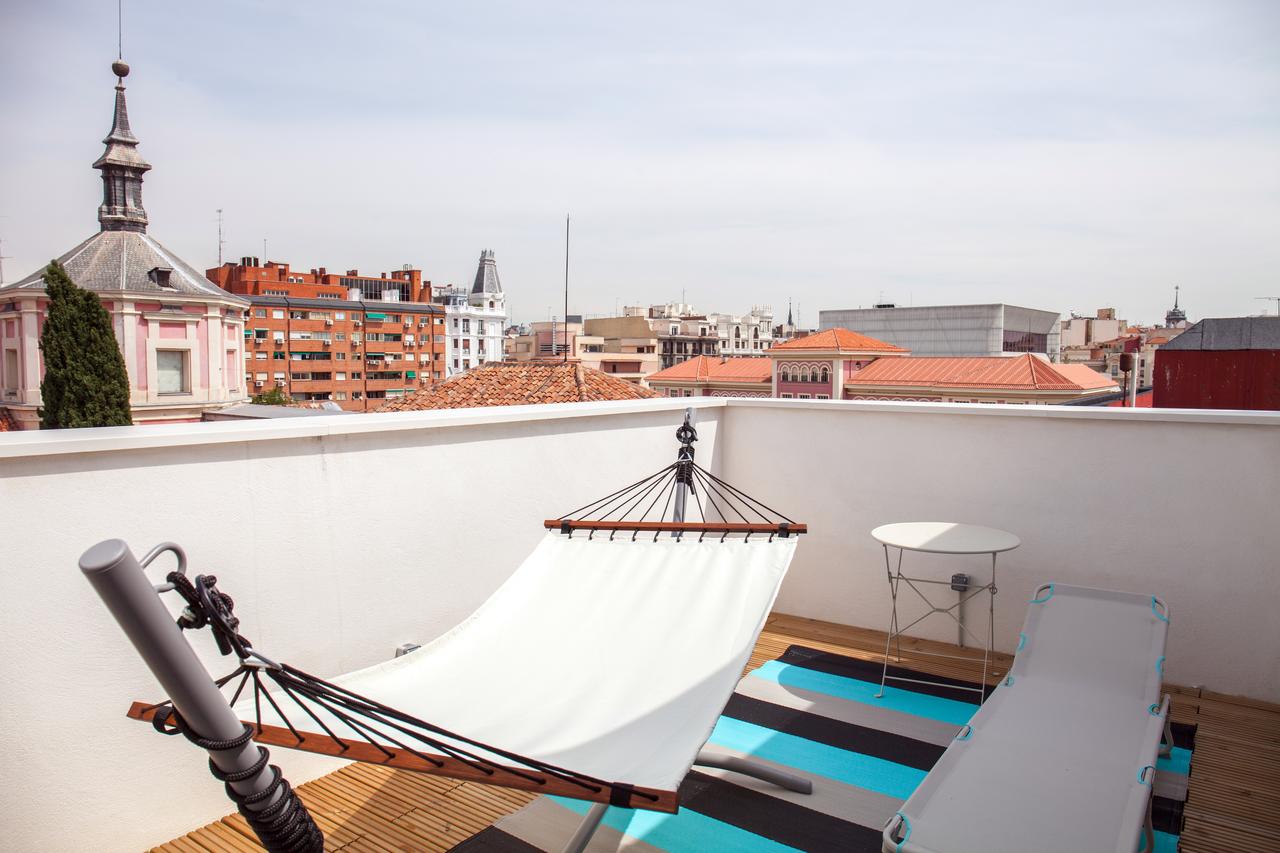 A hammock is the right house saver on this Madrid condominium |
