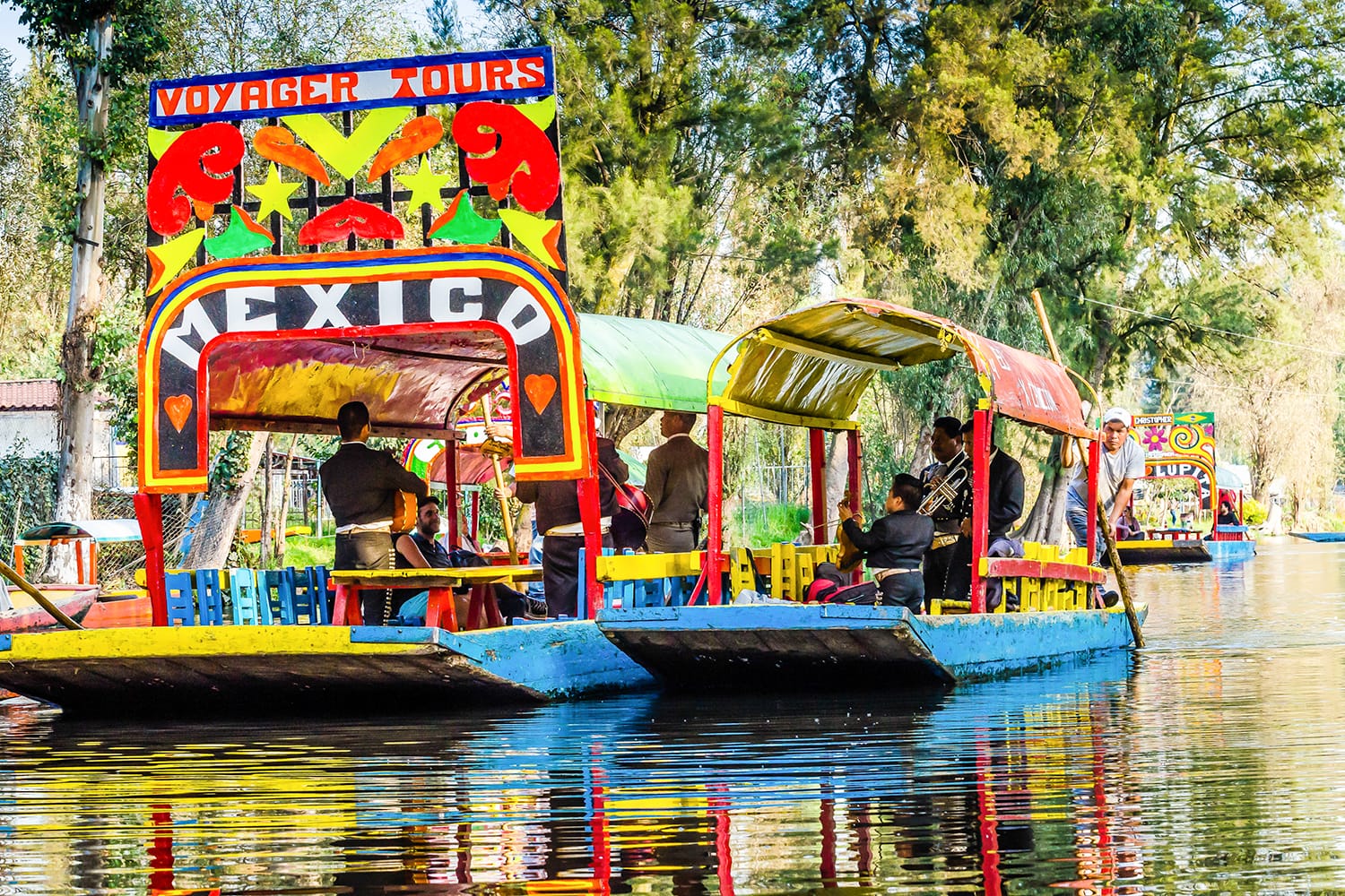 Embarcaciones tradicionales "trajineras" en Xochimilco Ciudad de México