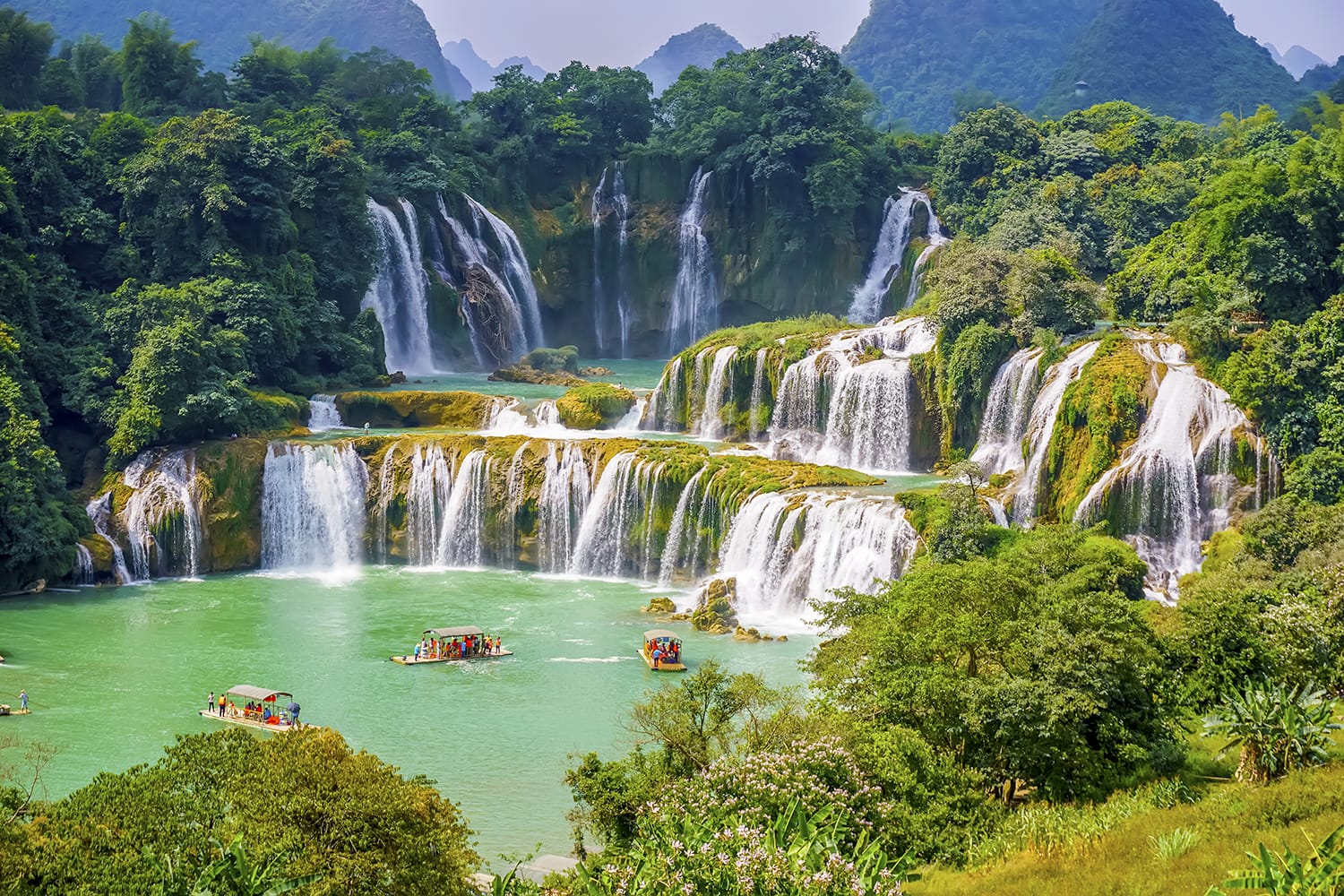 Guangxi Detian cross-border waterfall of Vietnam and China