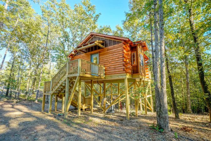 Treehouse Airbnb in Arkansas, USA