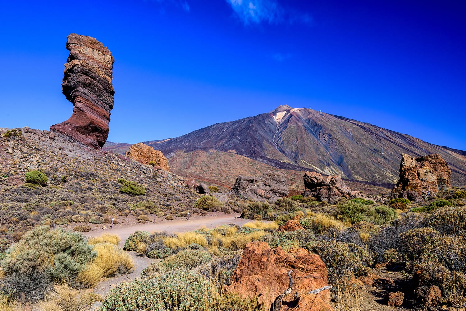 Rock formations (Roque Cinchado) and Mount Teide in Teide National Park. Tenerife, Canary Islands, Spain