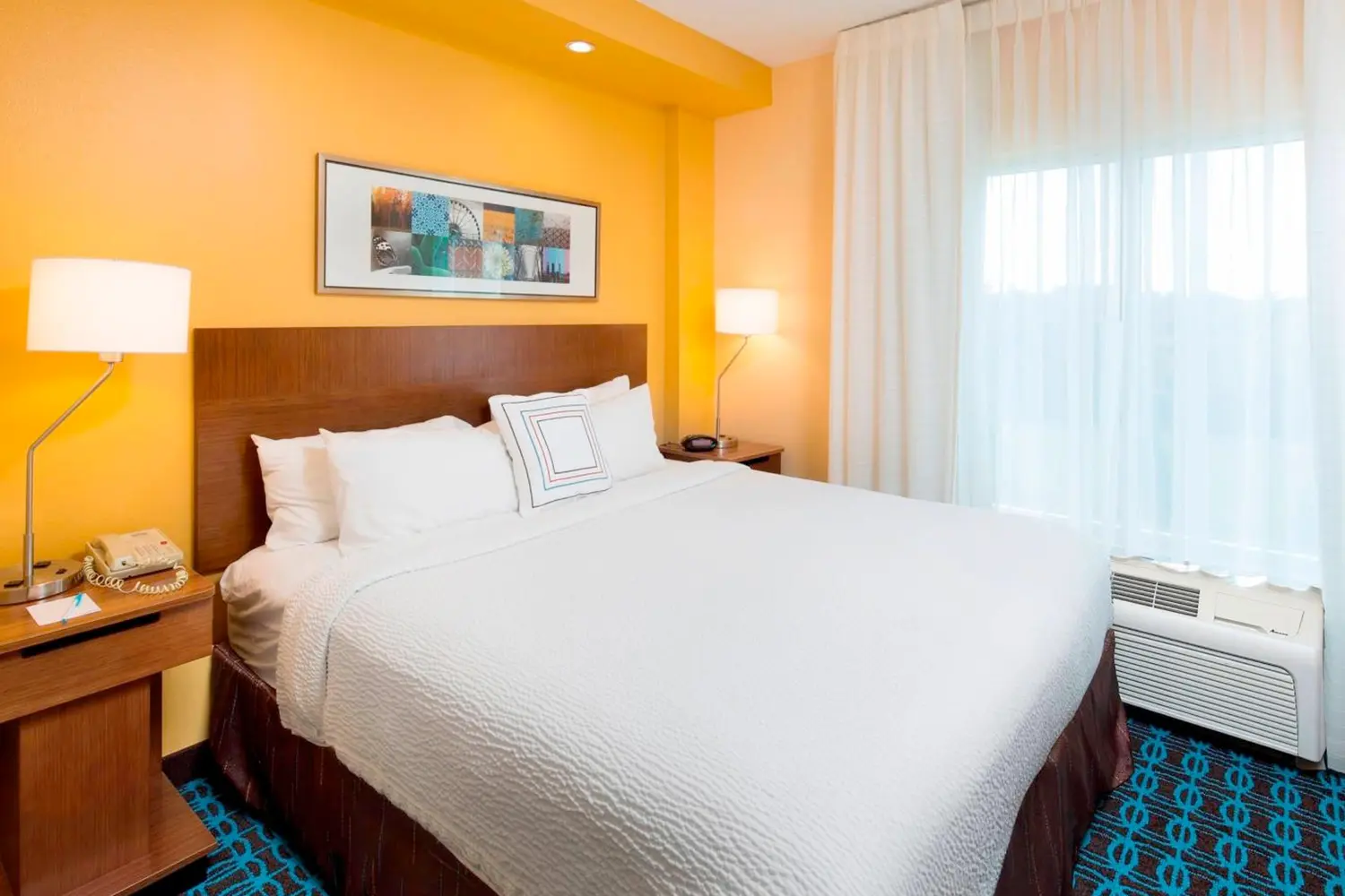 A room with a bed at Fairfield Inn & Suites Newark Airport