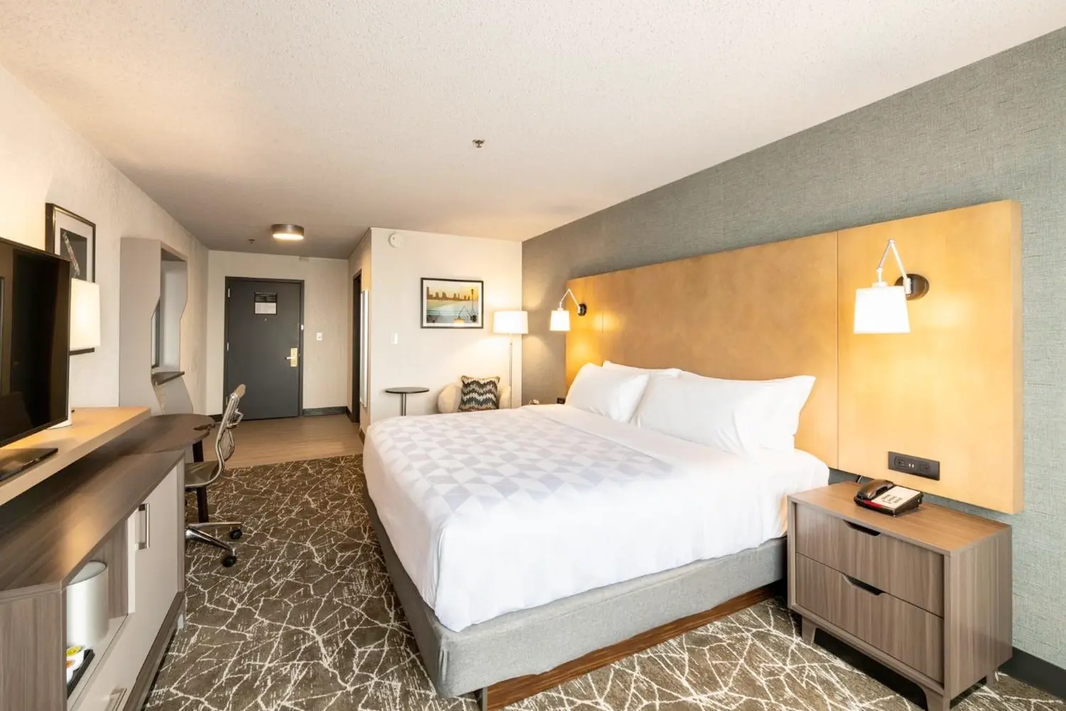 A room with a bed and a desk at Holiday Inn Newark International Airport