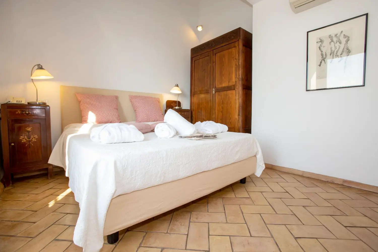 A room with a bed at Residenza d’Epoca Pietra di Ponente