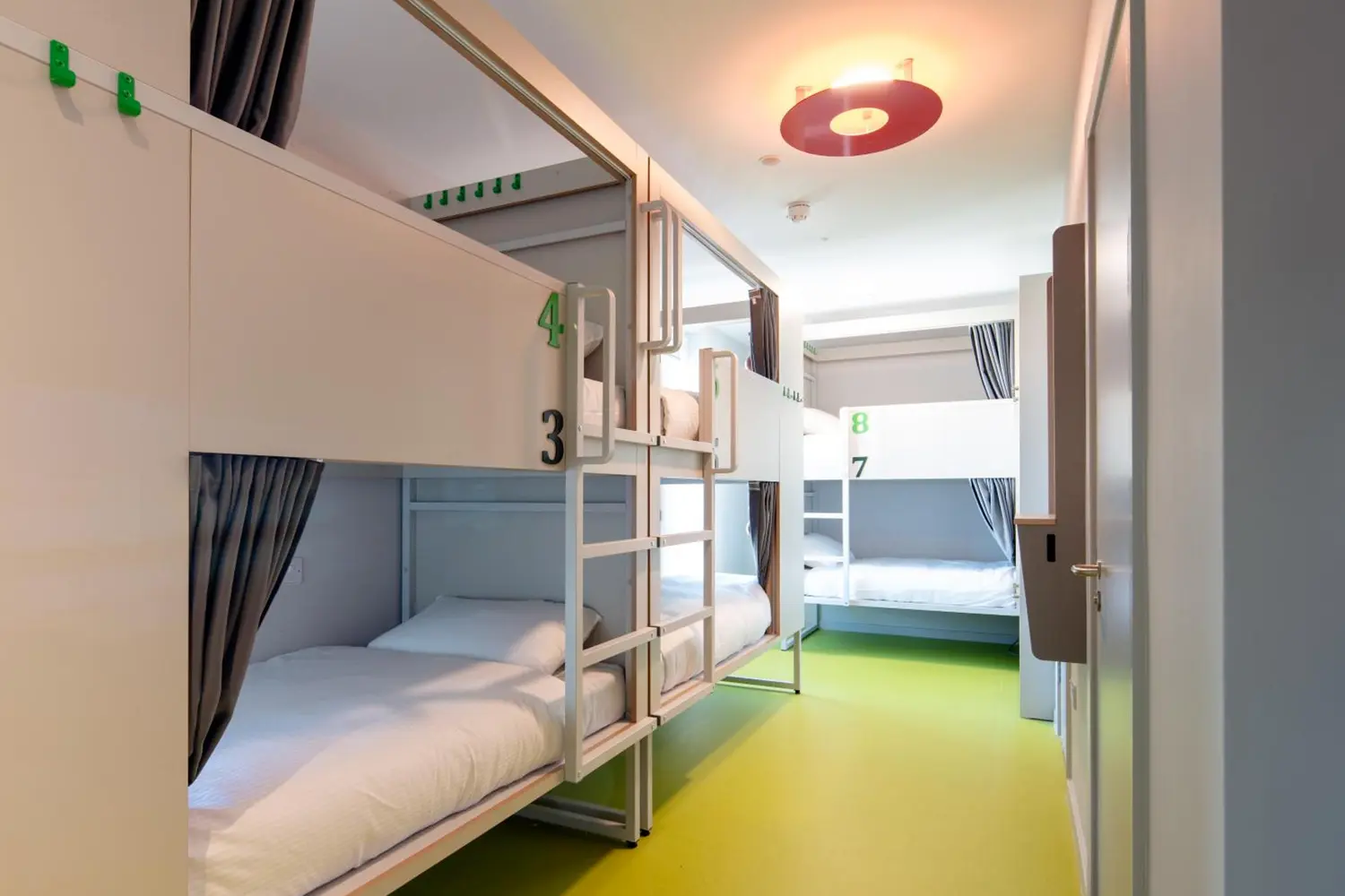 Dorm room at the Clink i Lár Hostel in Dublin