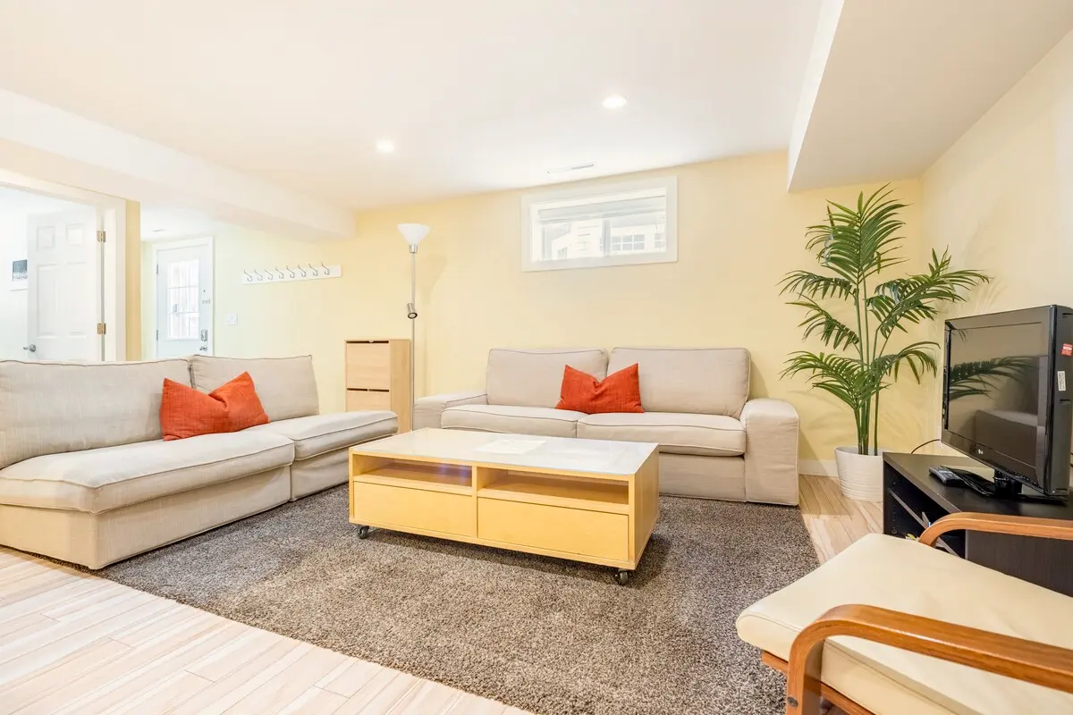 Family-Friendly Basement Apartment on Cougar Street